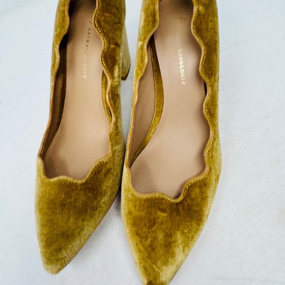 Anthropologie Scalloped Velvet Block Heels Mustard Yellow Pointed Toe Pumps 8M - Picture 2 of 10